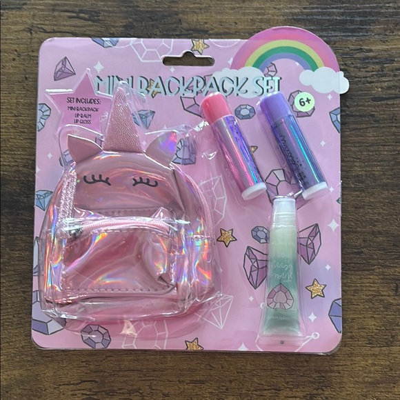 Unicorn Backpack Keyring Set NIB includes 2 Lip Balm and 1 Lip Gloss - Picture 1 of 2